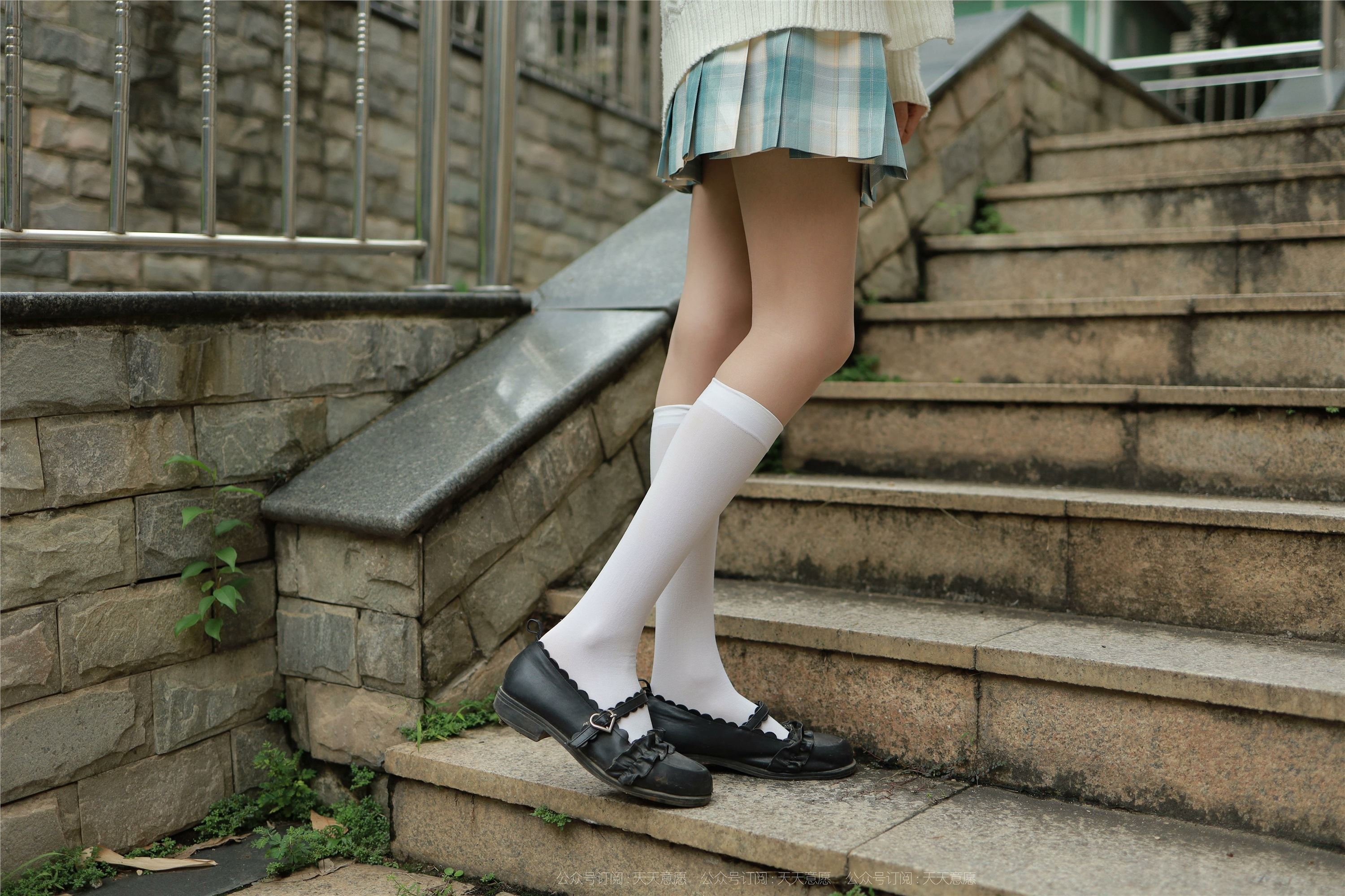 IESS异思趣向  2021.11.02 丝享家963：团团《长腿JK装》